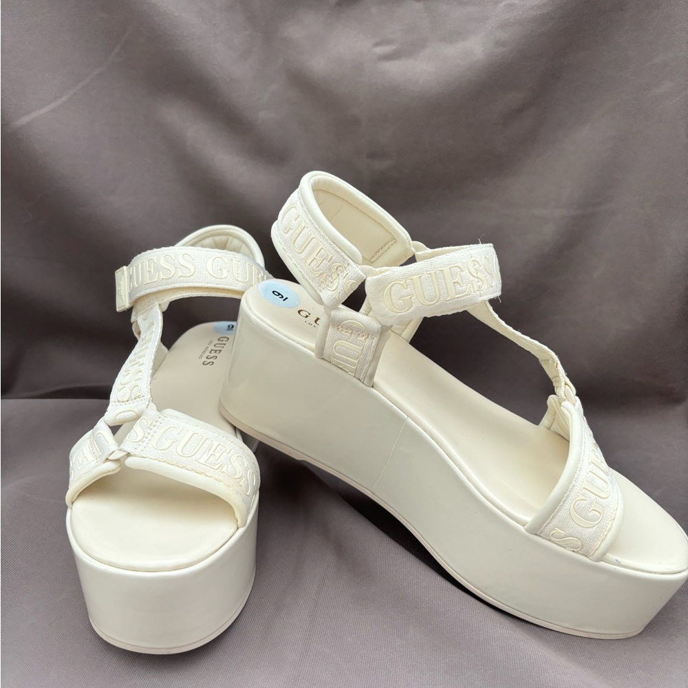 NWOT GUESS PLATFORM OFF WHITE SZ 9 SANDALS CLOTH STRAPS WITH GUESS LOS ANGELES